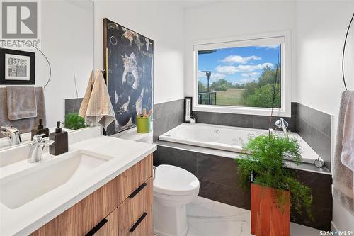 731 Beechdale Way, Saskatoon, SK - Indoor Photo Showing Bathroom