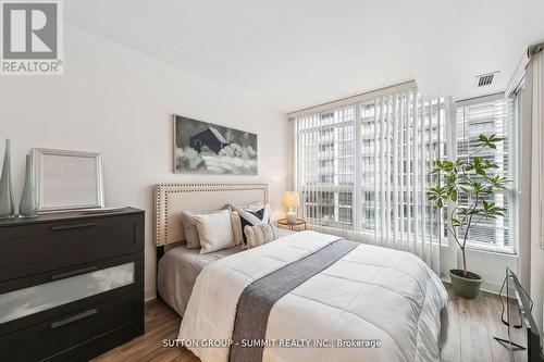 1111 - 15 Singer Court, Toronto (Bayview Village), ON 