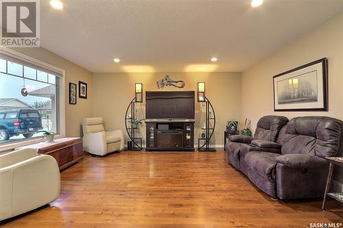 10 702 Mesa Way, Shellbrook, SK - Indoor Photo Showing Living Room