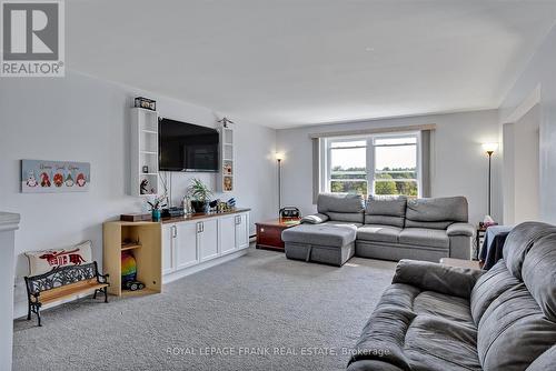 2028 Youngs Point Road, Smith-Ennismore-Lakefield, ON - Indoor Photo Showing Living Room