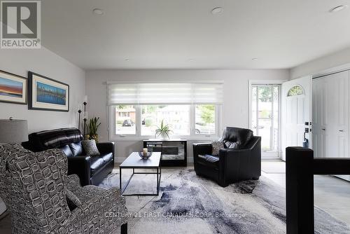 82 Queenston Crescent, London, ON - Indoor Photo Showing Living Room