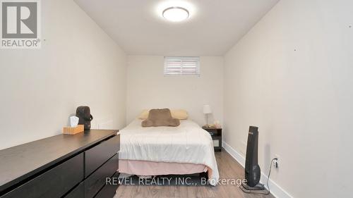 33 Yale Street, London, ON - Indoor Photo Showing Bedroom