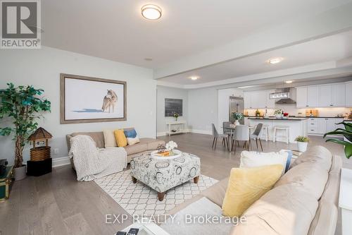 1644 Rizzardo Crescent, Innisfil, ON - Indoor Photo Showing Living Room