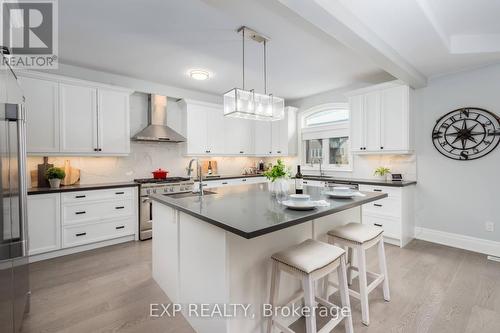 1644 Rizzardo Crescent, Innisfil, ON - Indoor Photo Showing Kitchen With Upgraded Kitchen