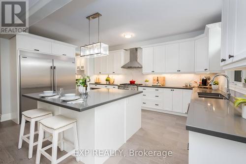 1644 Rizzardo Crescent, Innisfil, ON - Indoor Photo Showing Kitchen With Double Sink With Upgraded Kitchen