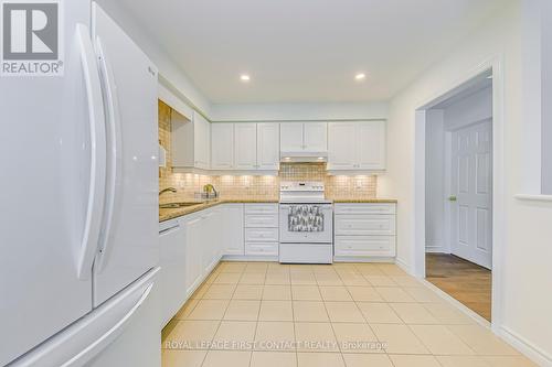 12 - 4275 Millcroft Park Drive, Burlington (Rose), ON - Indoor Photo Showing Kitchen