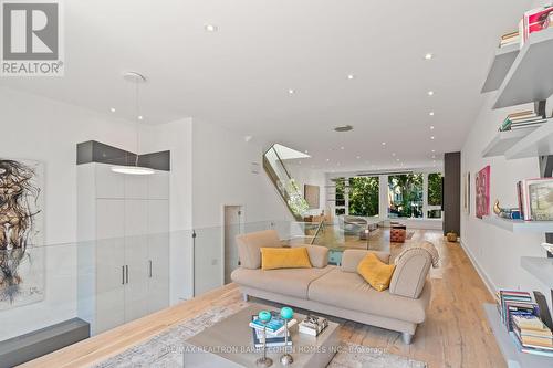 240 Hillsdale Avenue E, Toronto (Mount Pleasant West), ON - Indoor Photo Showing Living Room