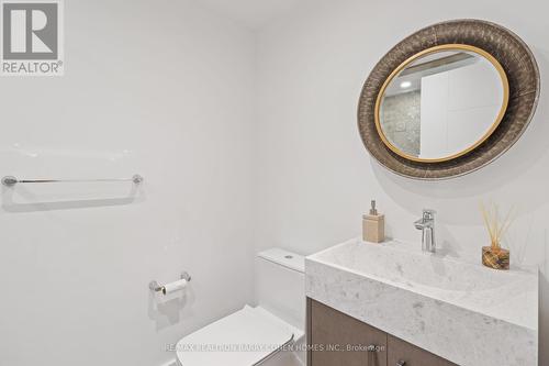 240 Hillsdale Avenue E, Toronto, ON - Indoor Photo Showing Bathroom