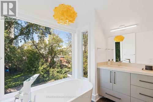 240 Hillsdale Avenue E, Toronto, ON - Indoor Photo Showing Bathroom