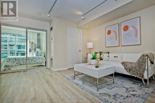 1008 - 7 Lorraine Drive, Toronto, ON - Indoor Photo Showing Living Room