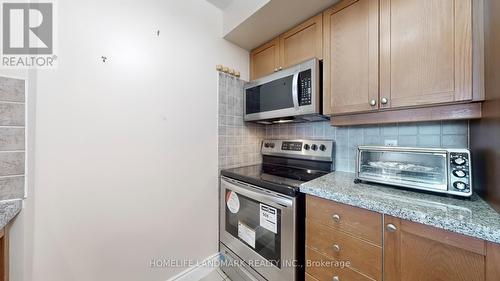 911 - 10 Northtown Way, Toronto, ON - Indoor Photo Showing Kitchen