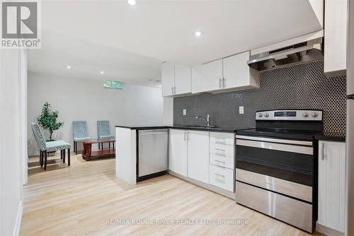 39 Whitefish Street, Whitby, ON - Indoor Photo Showing Kitchen With Upgraded Kitchen