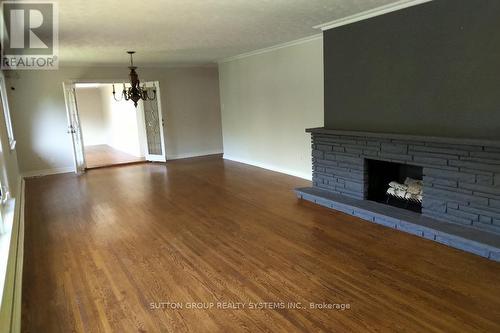 1606 Crediton Parkway E, Mississauga, ON - Indoor Photo Showing Living Room With Fireplace