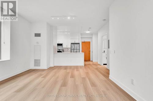 808 - 5 Marine Parade Drive, Toronto, ON - Indoor Photo Showing Kitchen