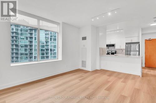 808 - 5 Marine Parade Drive, Toronto, ON - Indoor Photo Showing Kitchen