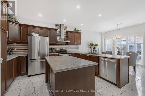 86 Royal Valley Drive, Caledon, ON - Indoor Photo Showing Kitchen With Double Sink With Upgraded Kitchen