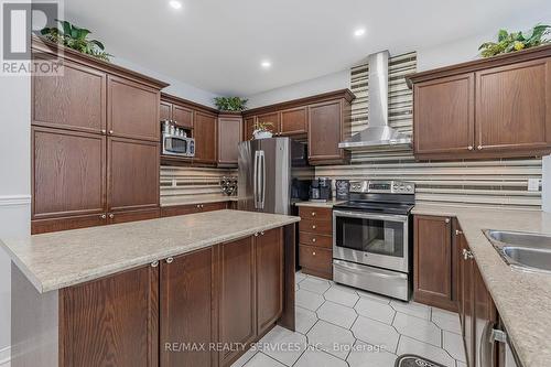 86 Royal Valley Drive, Caledon, ON - Indoor Photo Showing Kitchen With Double Sink