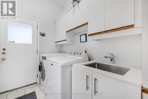 86 Royal Valley Drive, Caledon, ON - Indoor Photo Showing Laundry Room