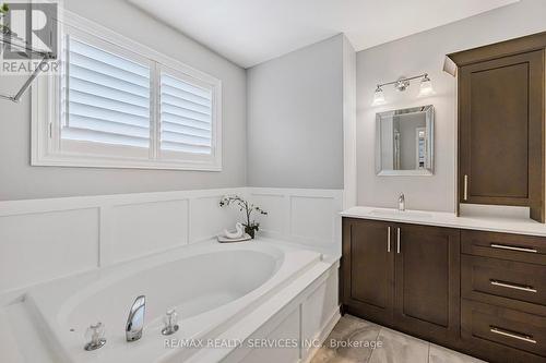 86 Royal Valley Drive, Caledon, ON - Indoor Photo Showing Bathroom