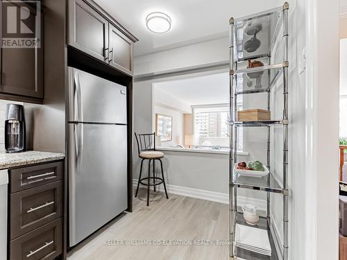 1205 - 270 Scarlett Road, Toronto (Rockcliffe-Smythe), ON - Indoor Photo Showing Kitchen