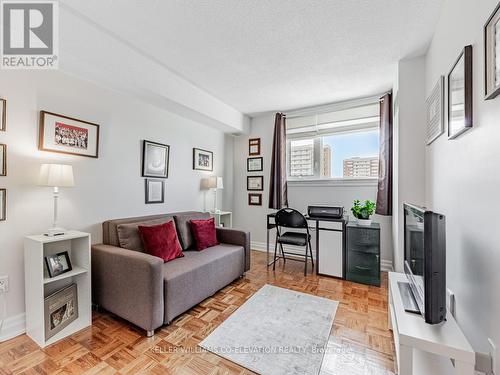 1205 - 270 Scarlett Road, Toronto (Rockcliffe-Smythe), ON - Indoor Photo Showing Living Room