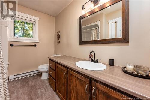 409 Mandeville, Dieppe, NB - Indoor Photo Showing Bathroom