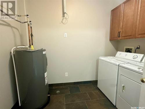 1203 1901 Victoria Avenue, Regina, SK - Indoor Photo Showing Laundry Room