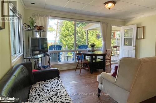 1666 Shore Lane, Wasaga Beach, ON - Indoor Photo Showing Living Room