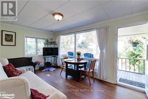 1666 Shore Lane, Wasaga Beach, ON - Indoor Photo Showing Living Room