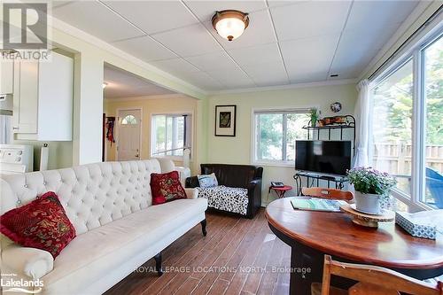 1666 Shore Lane, Wasaga Beach, ON - Indoor Photo Showing Living Room