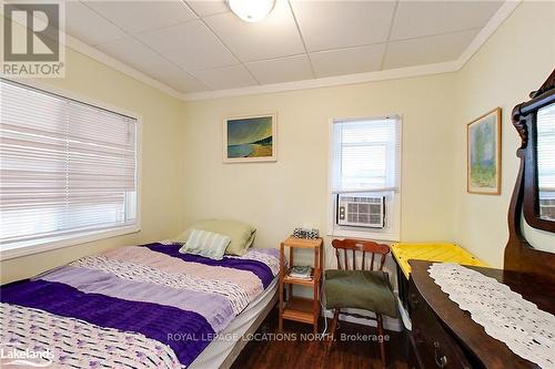 1666 Shore Lane, Wasaga Beach, ON - Indoor Photo Showing Bedroom