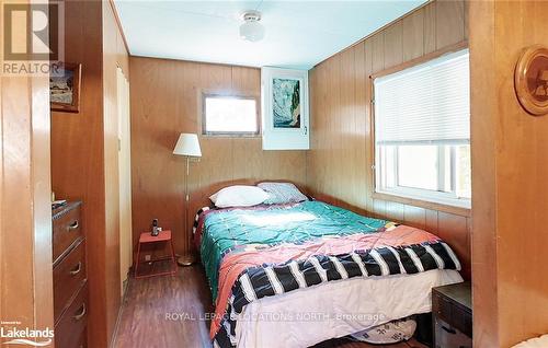 1666 Shore Lane, Wasaga Beach, ON - Indoor Photo Showing Bedroom