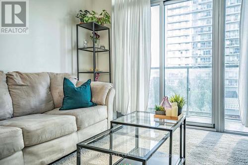 415 - 105 The Queensway Avenue, Toronto (High Park-Swansea), ON - Indoor Photo Showing Living Room