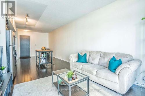 415 - 105 The Queensway Avenue, Toronto (High Park-Swansea), ON - Indoor Photo Showing Living Room