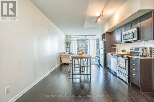 415 - 105 The Queensway Avenue, Toronto (High Park-Swansea), ON - Indoor Photo Showing Kitchen