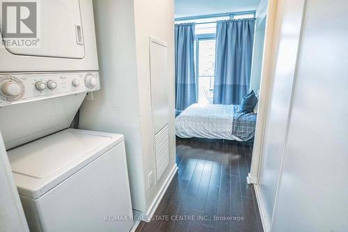 415 - 105 The Queensway Avenue, Toronto (High Park-Swansea), ON - Indoor Photo Showing Laundry Room