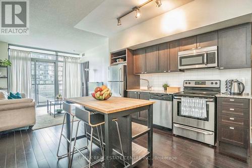 415 - 105 The Queensway Avenue, Toronto (High Park-Swansea), ON - Indoor Photo Showing Kitchen