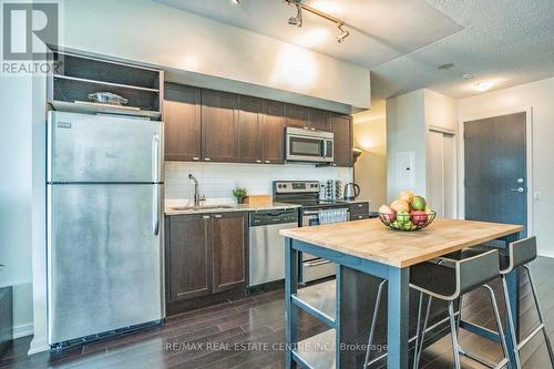 415 - 105 The Queensway Avenue, Toronto (High Park-Swansea), ON - Indoor Photo Showing Kitchen