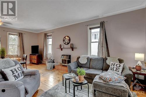 3100 Kinburn Side Road, Ottawa, ON - Indoor Photo Showing Living Room