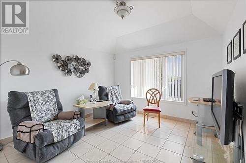 389 Pinehurst, Lakeshore, ON - Indoor Photo Showing Living Room