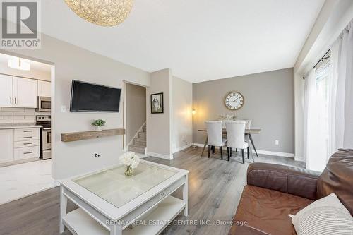 36 - 125 Sekura Crescent, Cambridge, ON - Indoor Photo Showing Living Room