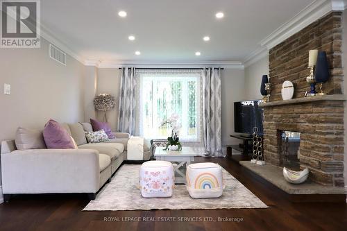 1141 Vicki Lane, Mississauga, ON - Indoor Photo Showing Living Room With Fireplace