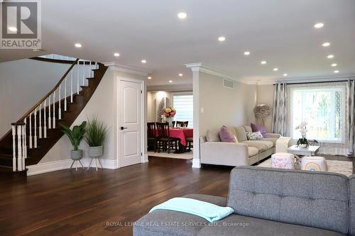 1141 Vicki Lane, Mississauga, ON - Indoor Photo Showing Living Room