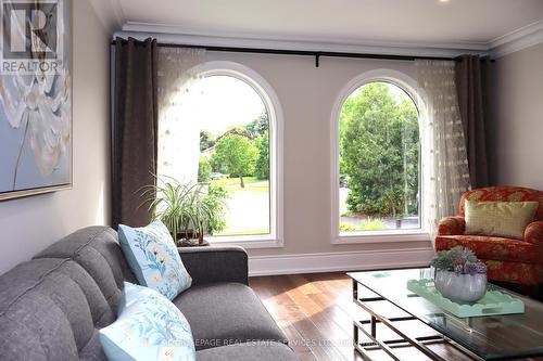 1141 Vicki Lane, Mississauga, ON - Indoor Photo Showing Living Room