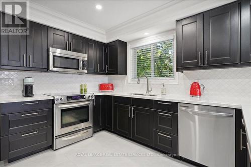 1141 Vicki Lane, Mississauga, ON - Indoor Photo Showing Kitchen With Upgraded Kitchen