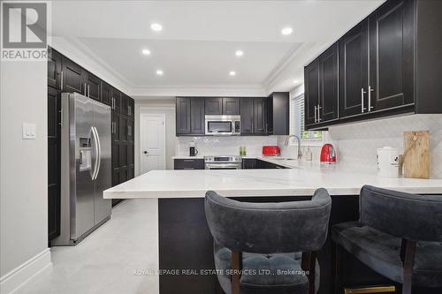 1141 Vicki Lane, Mississauga, ON - Indoor Photo Showing Kitchen With Upgraded Kitchen