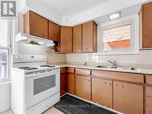 89 Milverton Boulevard, Toronto (Danforth), ON - Indoor Photo Showing Kitchen With Double Sink