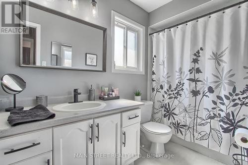 426 Pickering Crescent, Newmarket, ON - Indoor Photo Showing Bathroom