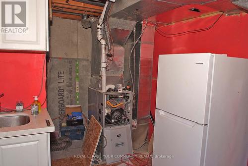 3292 Burdock Place, Mississauga (Mississauga Valleys), ON - Indoor Photo Showing Laundry Room