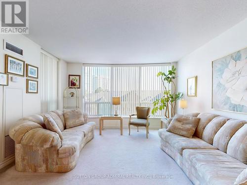 411 - 745 New Westminister Drive, Vaughan, ON - Indoor Photo Showing Living Room